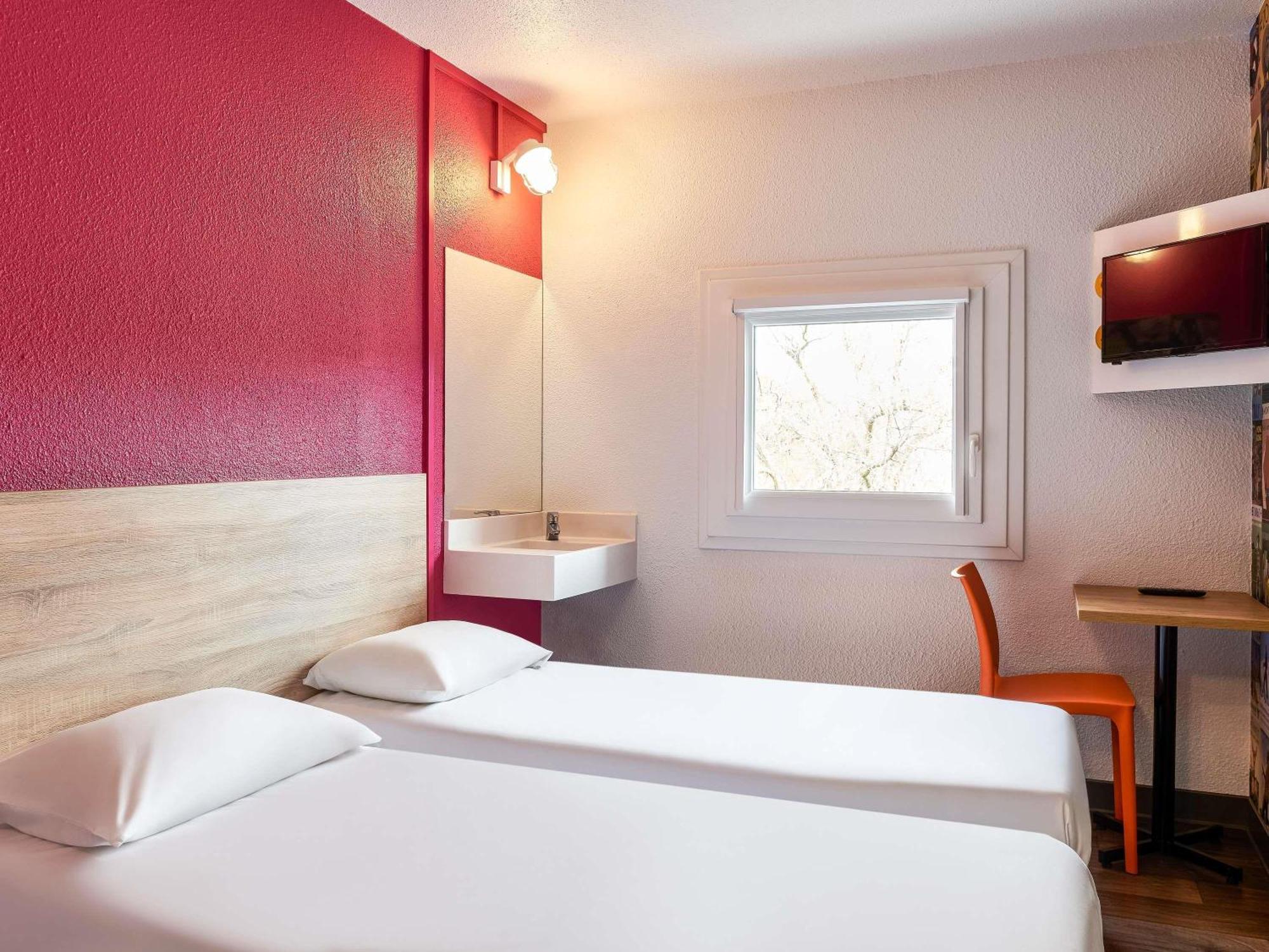 Chambre Lits Jumeaux avec Salle de Bains Commune