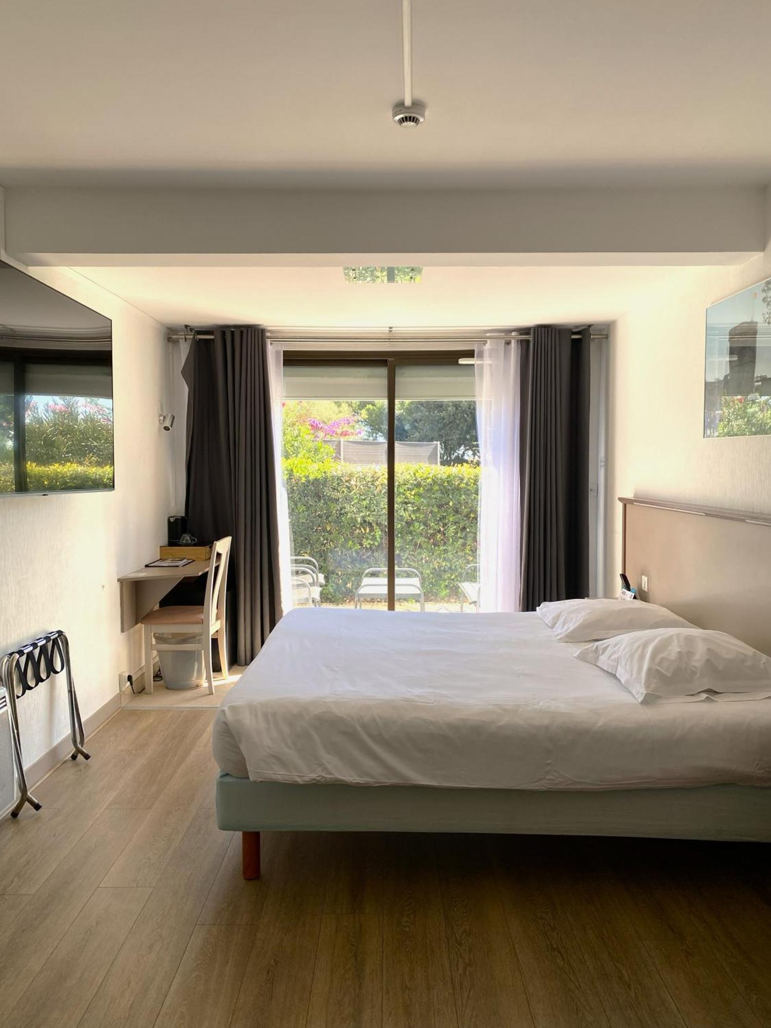 Chambre Double - Accessible aux Personnes à Mobilité Réduite