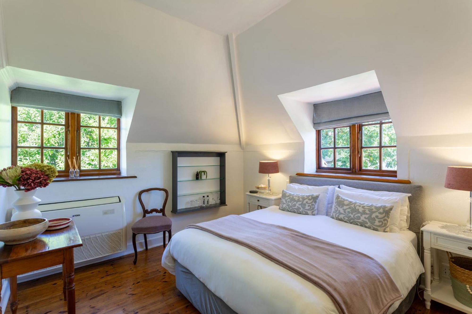 Queen Room Garden View