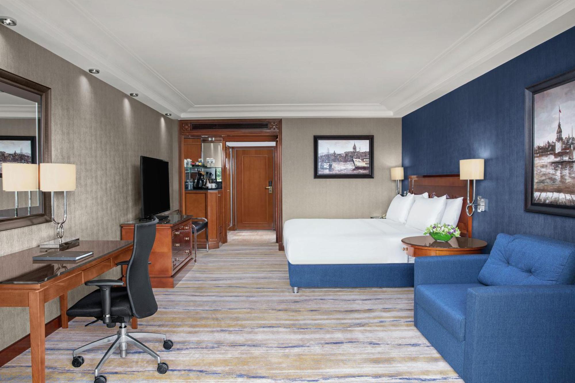 Deluxe King Room Garden View