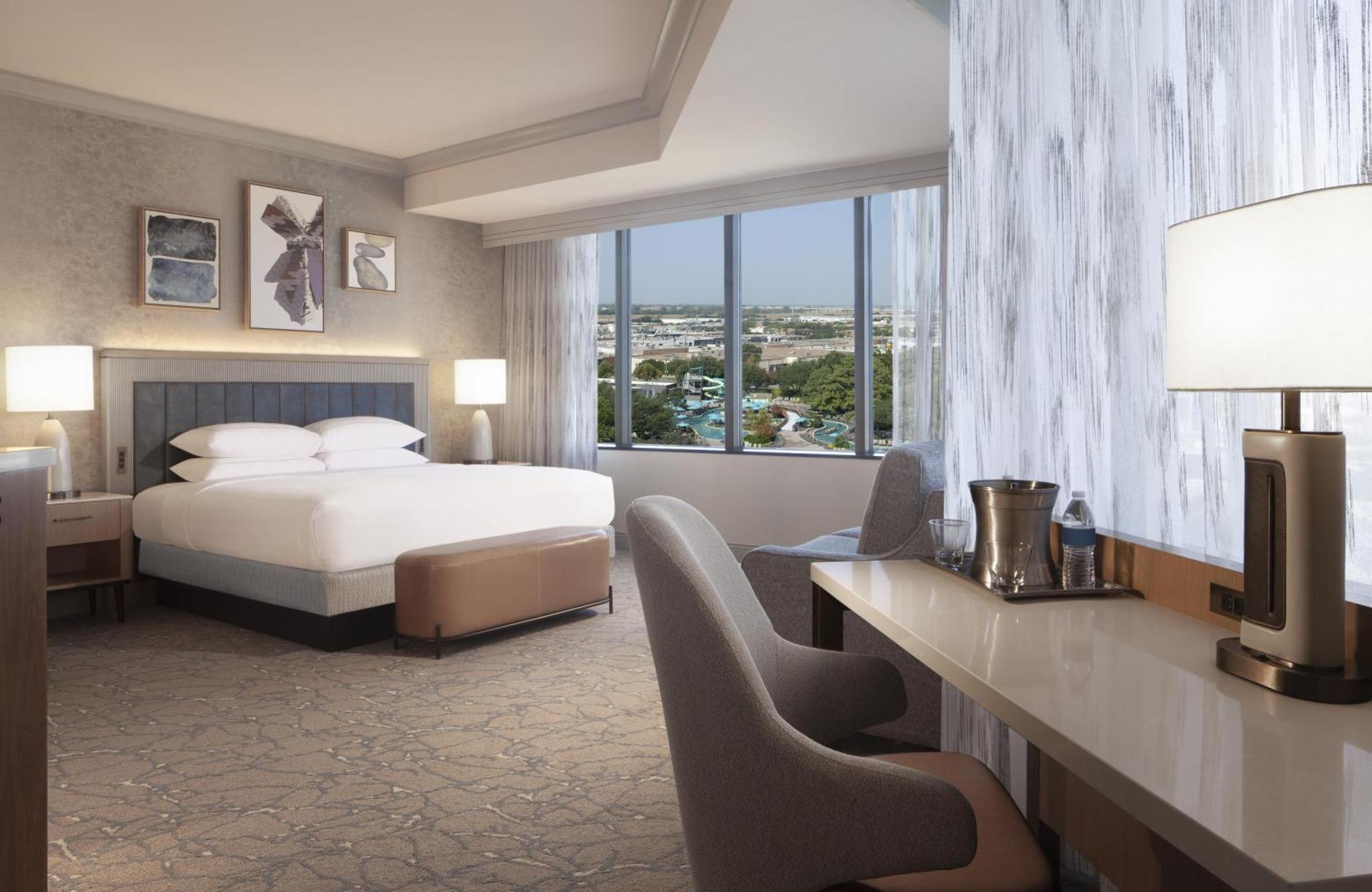 Jadewaters Towers King Room with Sofa Bed