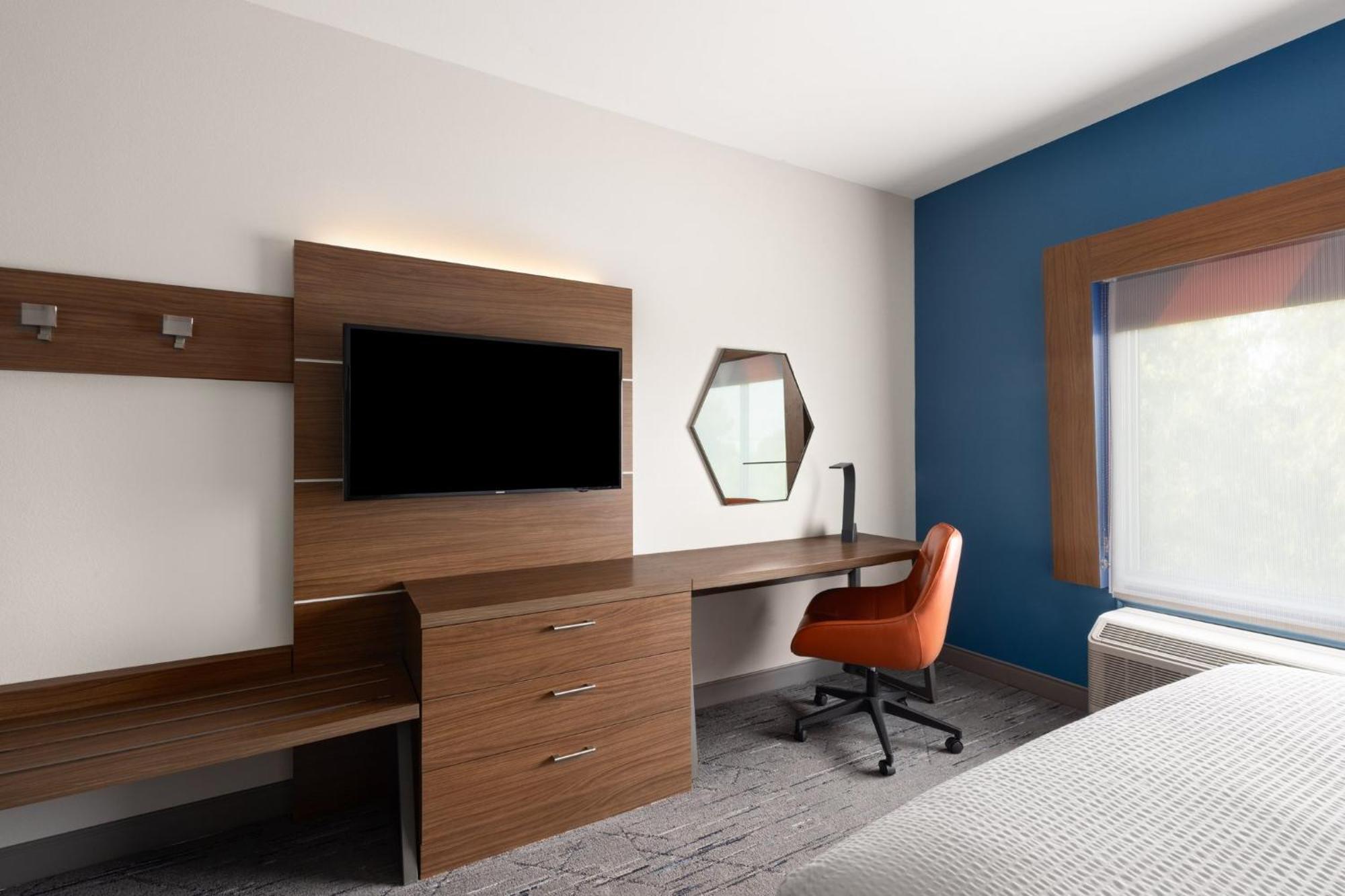 Standard Queen Room Two Queen Beds