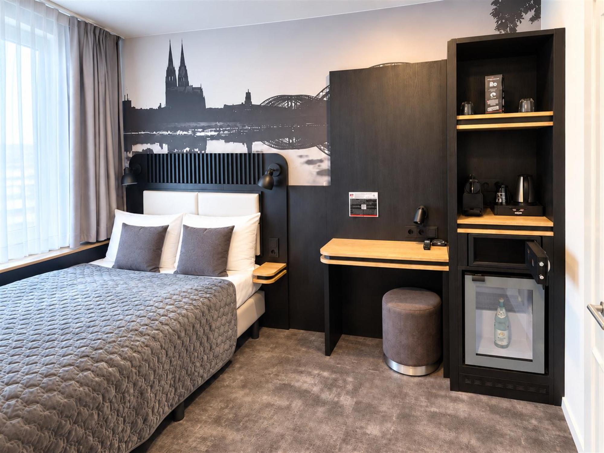 Compact Double Room Old Town View