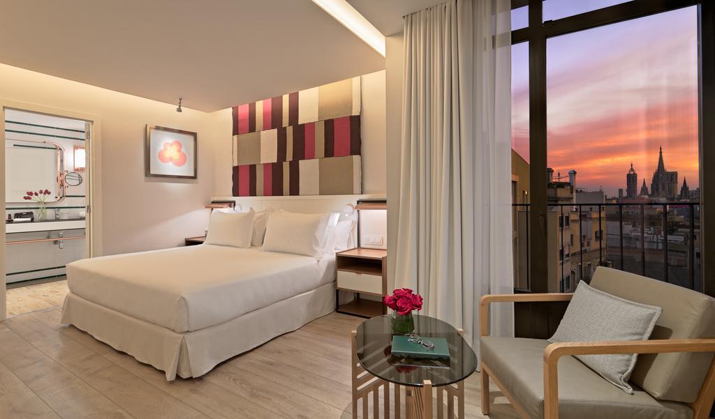 Suite with City View,709607899:JPEG