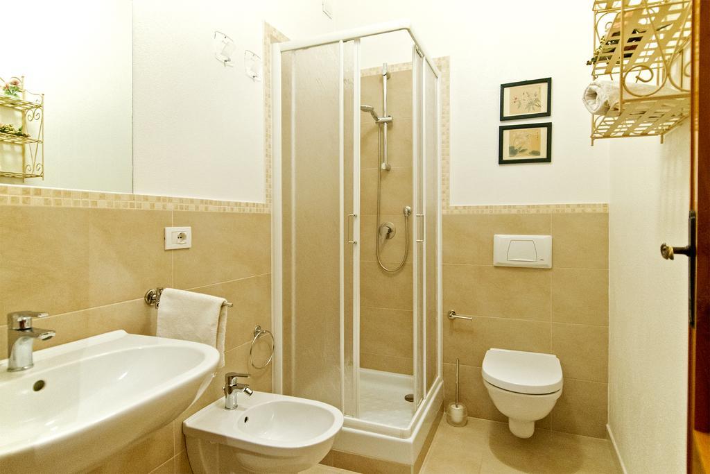 Camera Matrimoniale/Doppia con Letti Singoli con Bagno Privato Esterno
