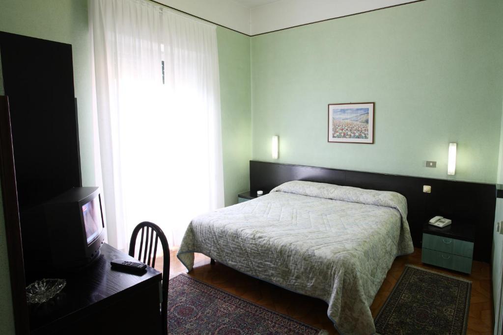 Doppel- oder Zweibettzimmer