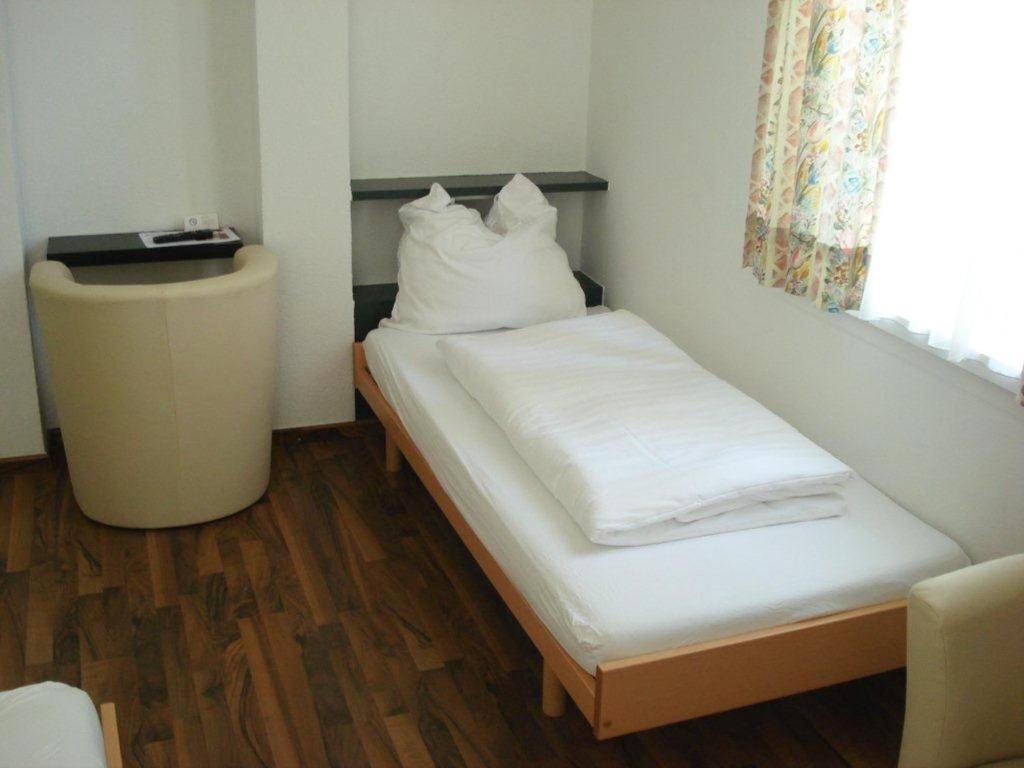 Single Room Internal Private Bathroom
