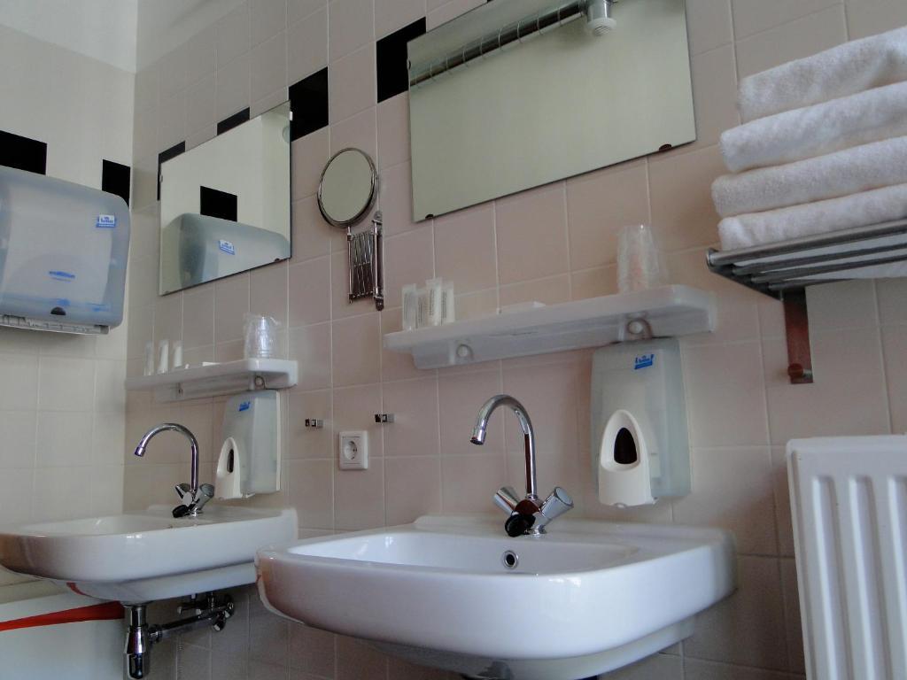 Single Room,1580642865:JPEG