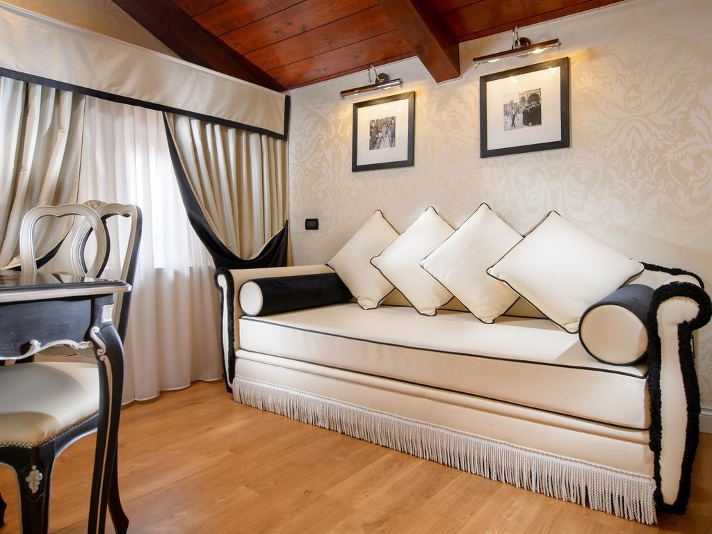 Premium Queen Room Queen Bed Non-Smoking