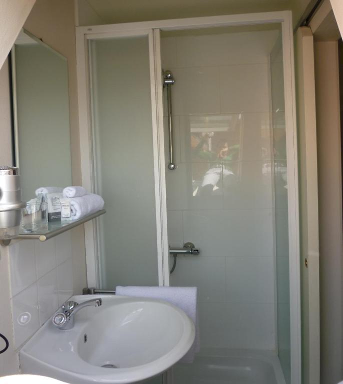 Small Single Room,124457667:JPEG