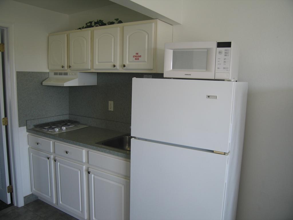 One-Bedroom King Suite Side Ocean View and Kitchenette (Third Floor Only),1742935282:JPEG