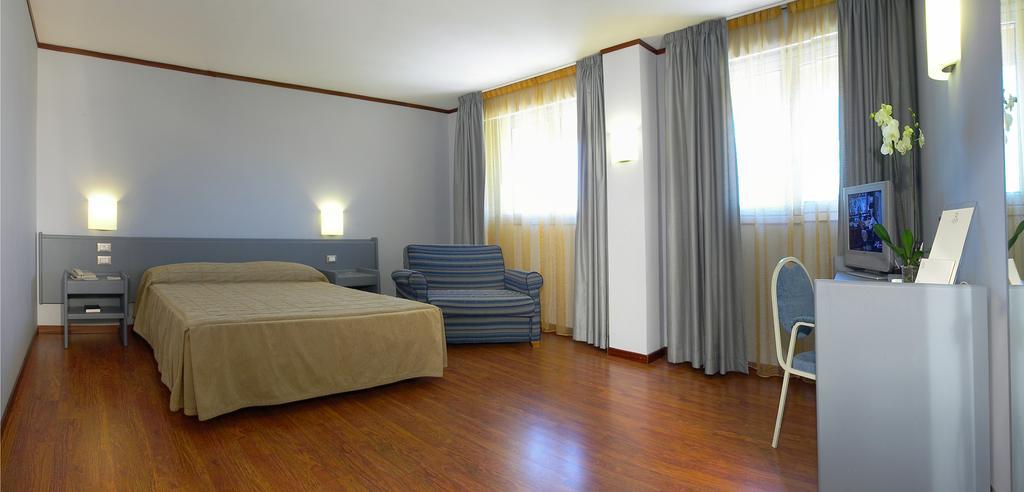 Standard Double Room,762890482:JPEG
