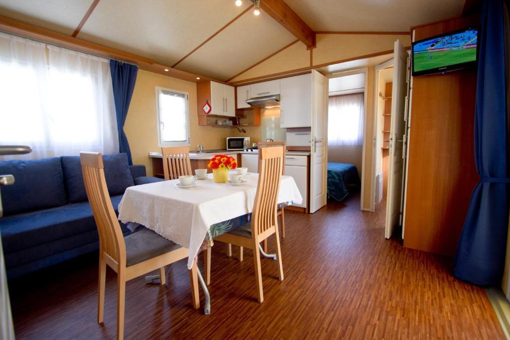 Three-Bedroom Chalet,742915342:JPEG