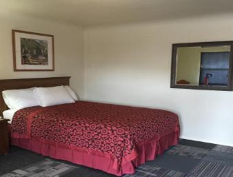 King Room with Roll-in Shower - Mobility Access/Non-Smoking,1646929670:JPEG