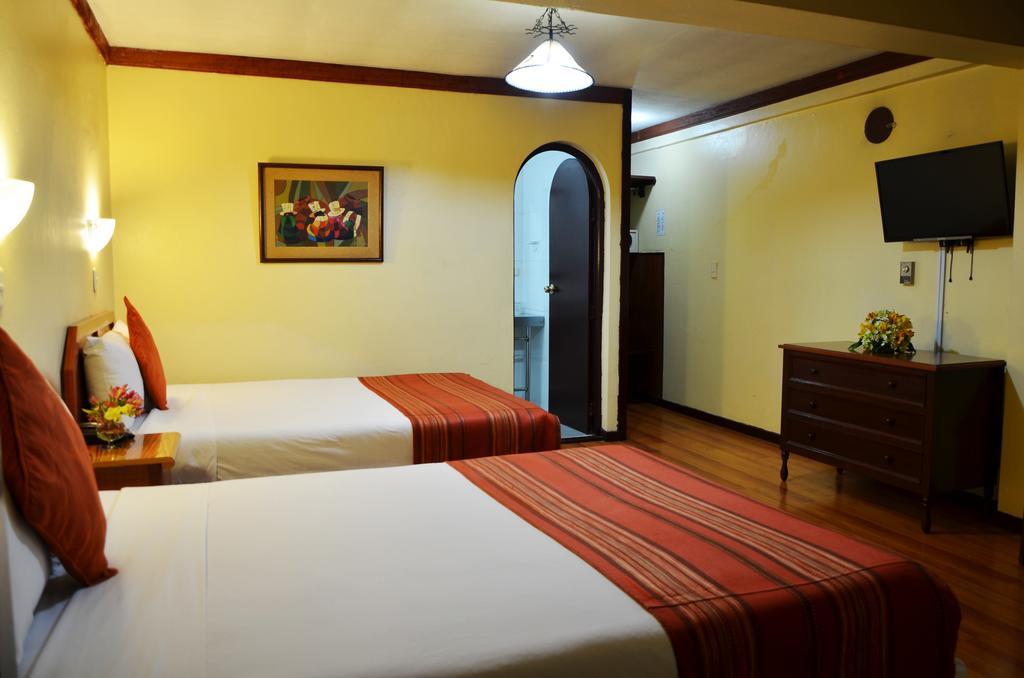 Quarto Duplo Superior com 2 Camas de Casal