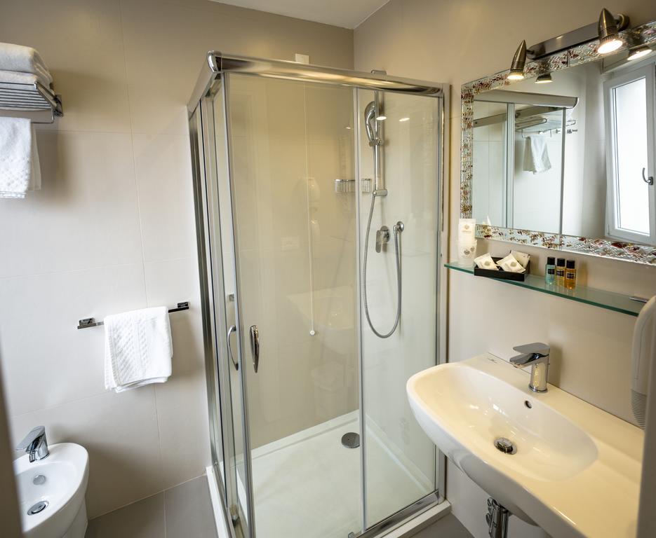 Deluxe Triple Room with Lateral Sea View,1274717851:JPEG