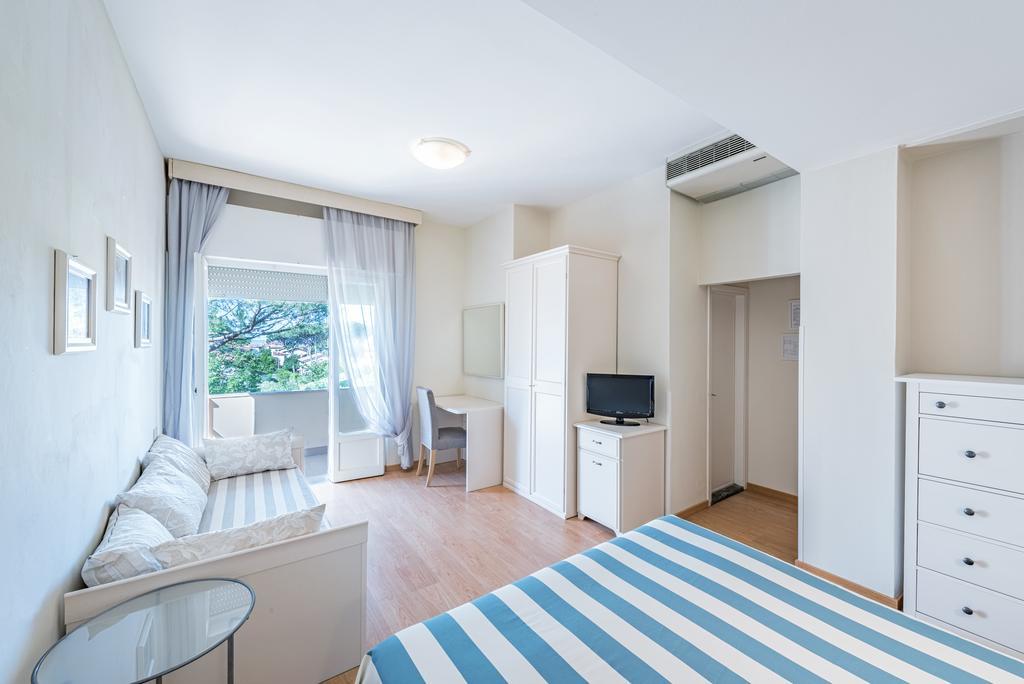 Family Room (2 Adults + 1 Child)