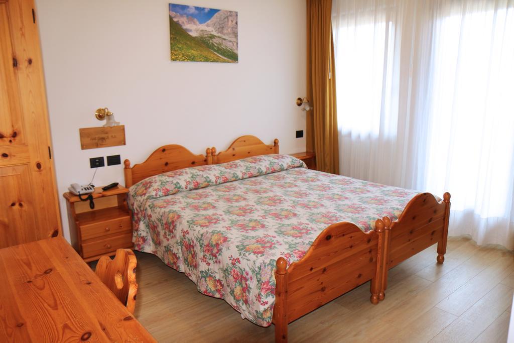 Doppel- oder Zweibettzimmer