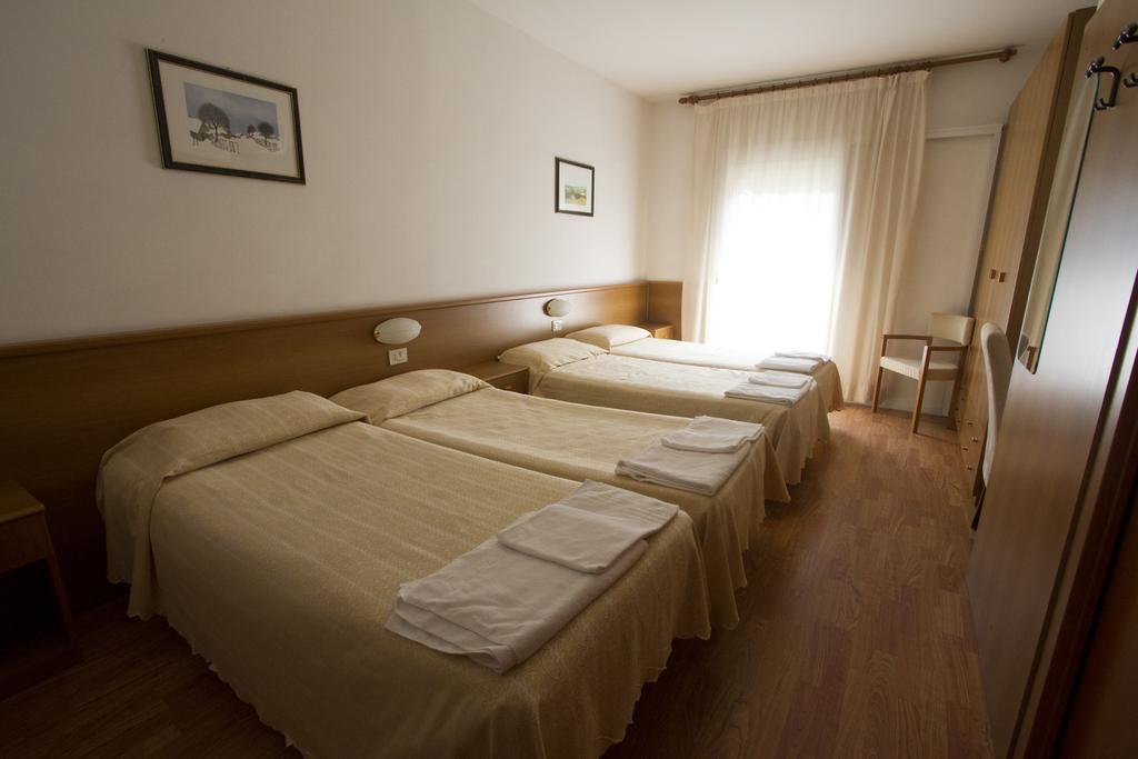 Quadruple Room,945729919:JPEG