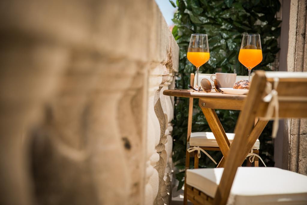 Deluxe Suite with Balcony,463703631:JPEG