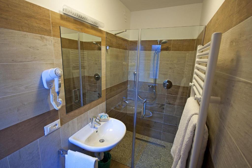Double or Twin Room,48416728:JPEG