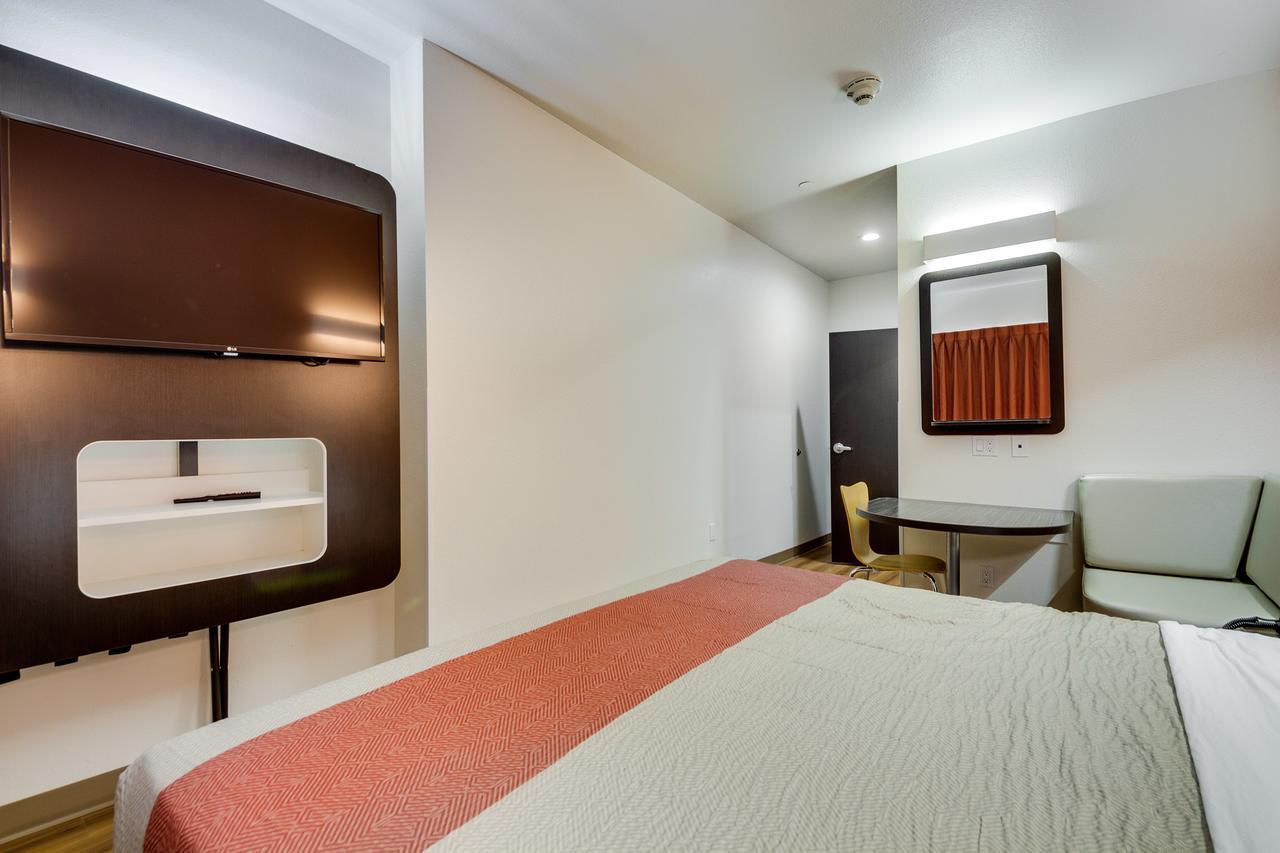 Deluxe King Room - Non-Smoking,526344063:JPEG