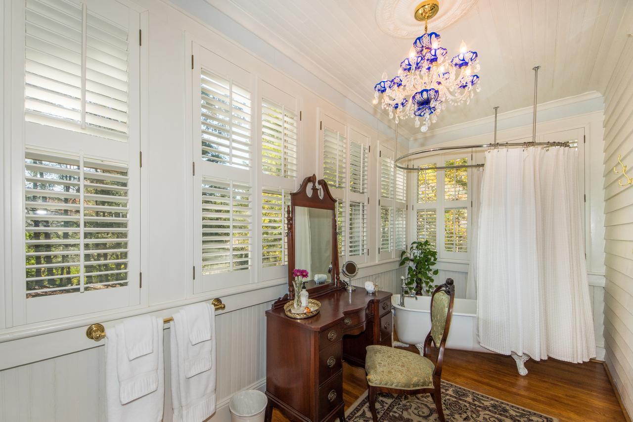 Queen Room with Mountain View,526835787:JPEG