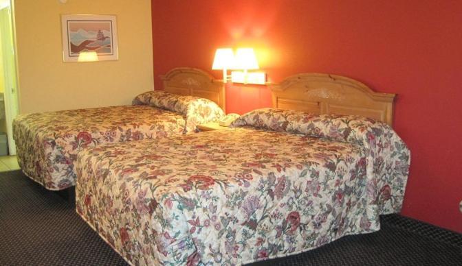 Queen Room Two Queen Beds Non-Smoking