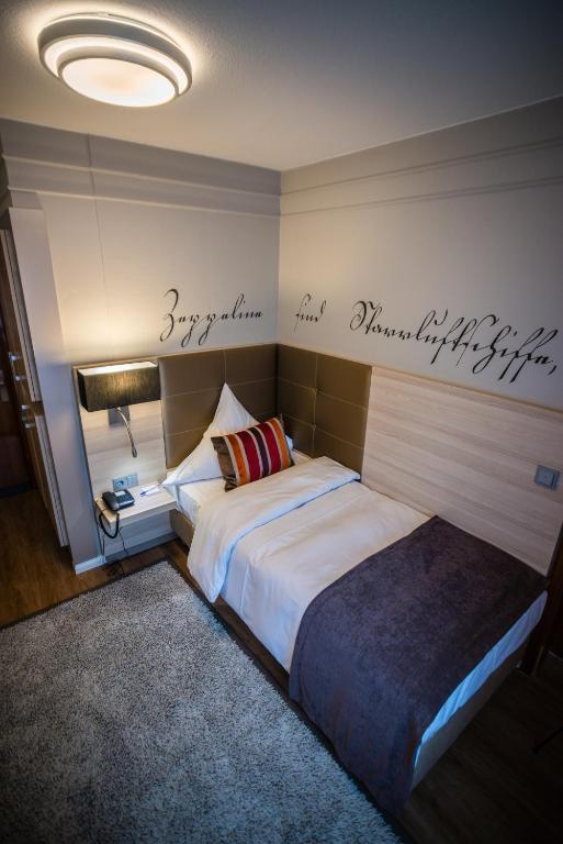 Standard Single Room,665900454:JPEG