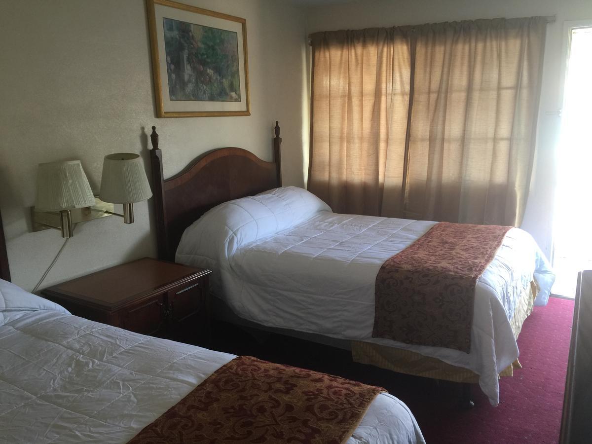 Standard Queen Room with Two Queen Beds,638880960:JPEG