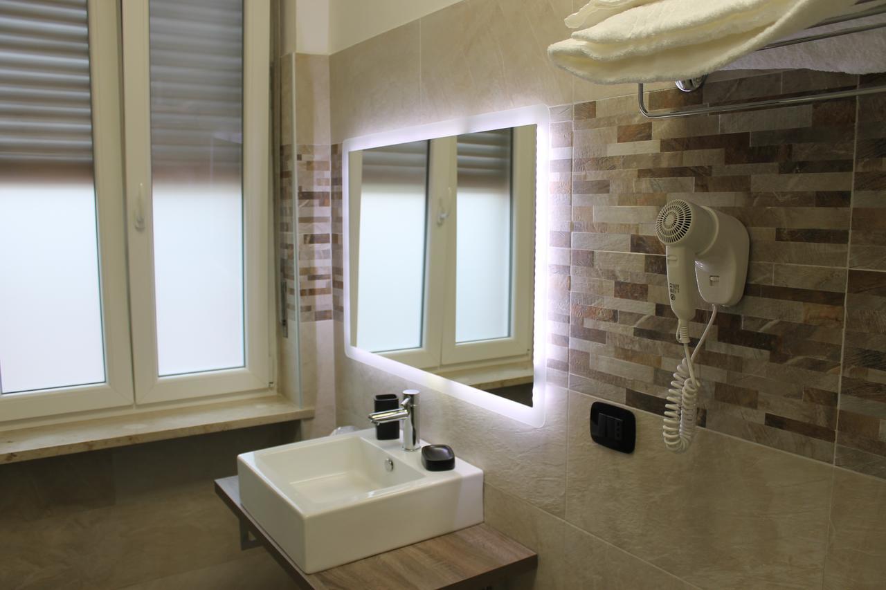 Single Room,1022072602:JPEG