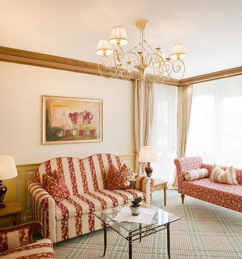 Suite,640625298:JPEG