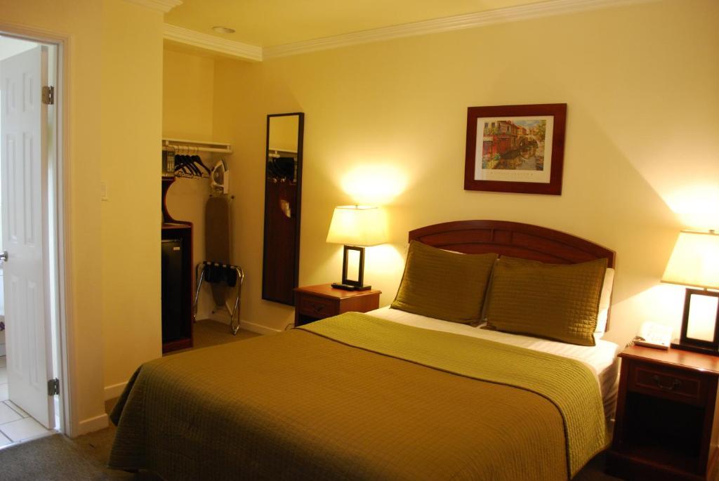 Standard Queen Room,64374901:JPEG