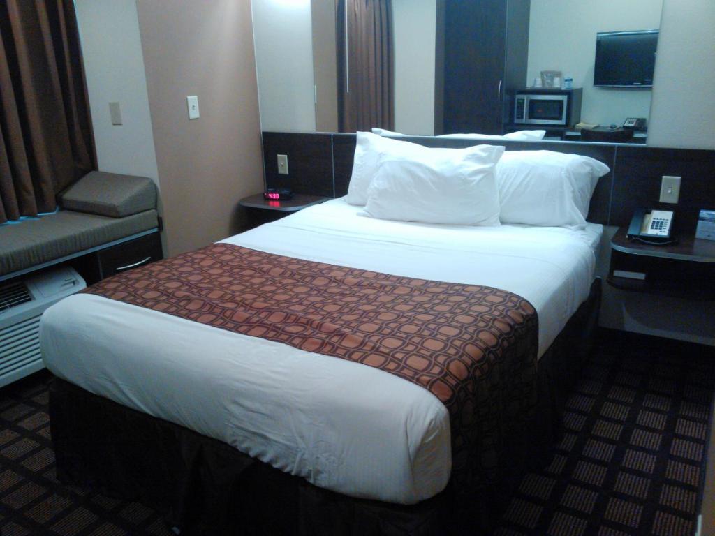 Queen Room - Non-Smoking,65243053:JPEG