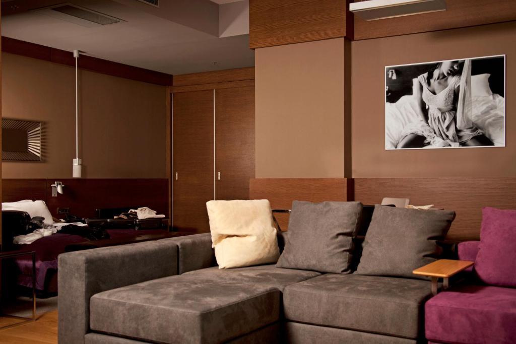 Executive Senior Suite Access to Executive Lounge