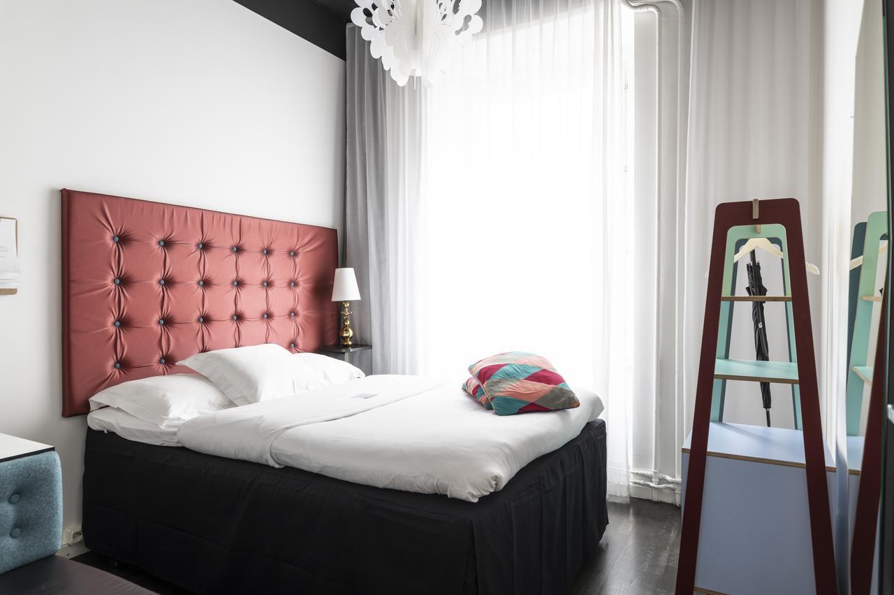 Small Single Room (140 cm bed)