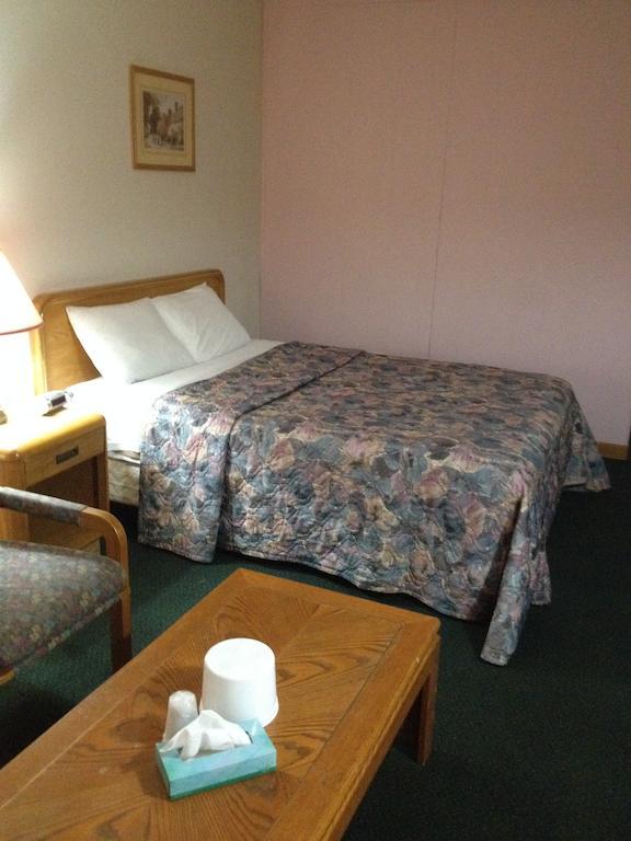 Habitación con cama grande