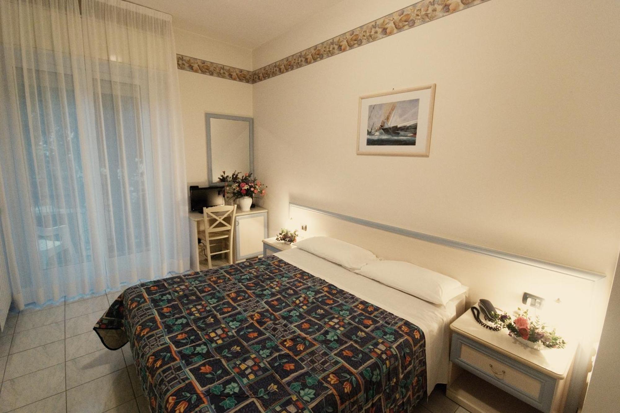 Double or Twin Room,693686667:JPEG
