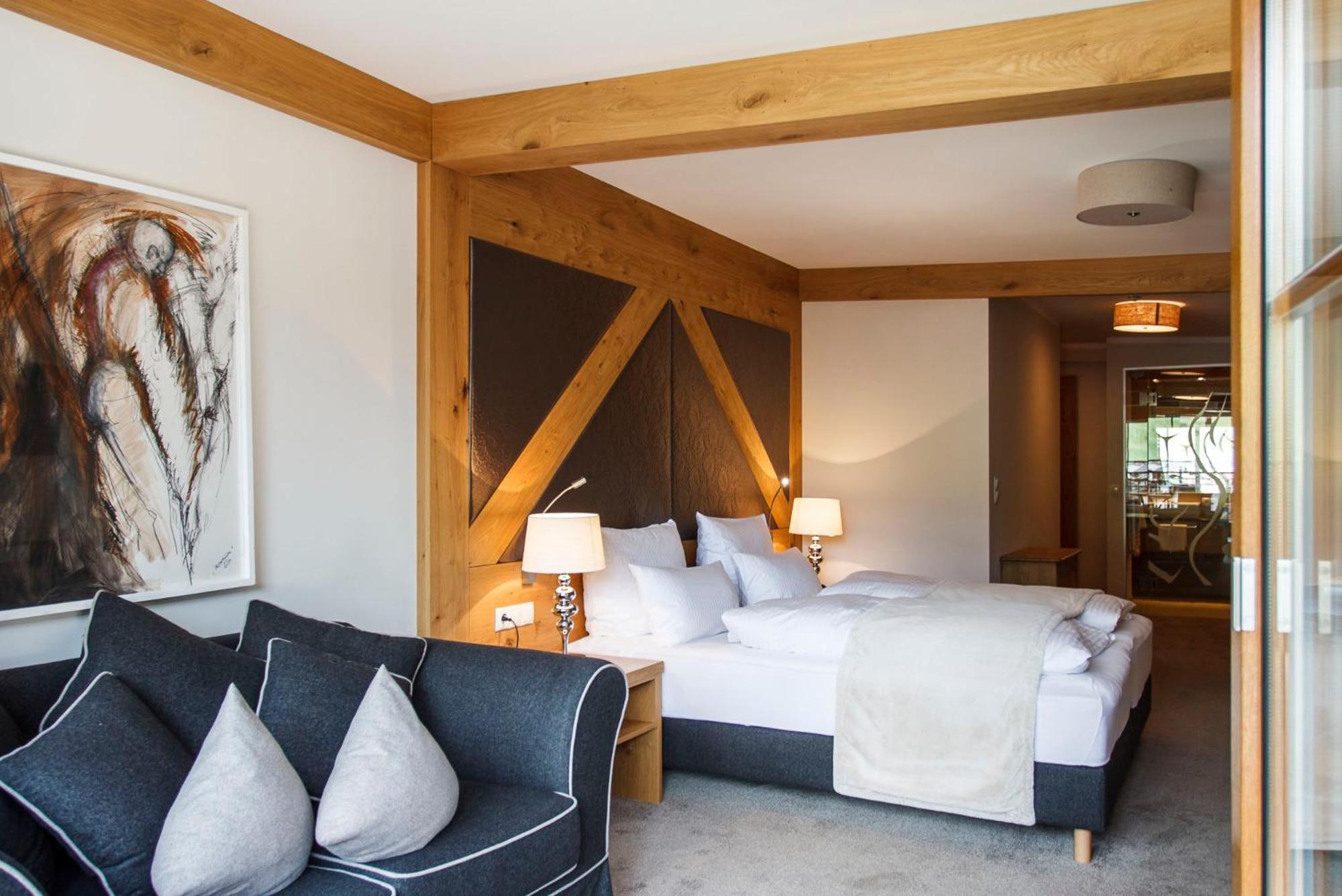 Deluxe Suite with Balcony,703249024:JPEG