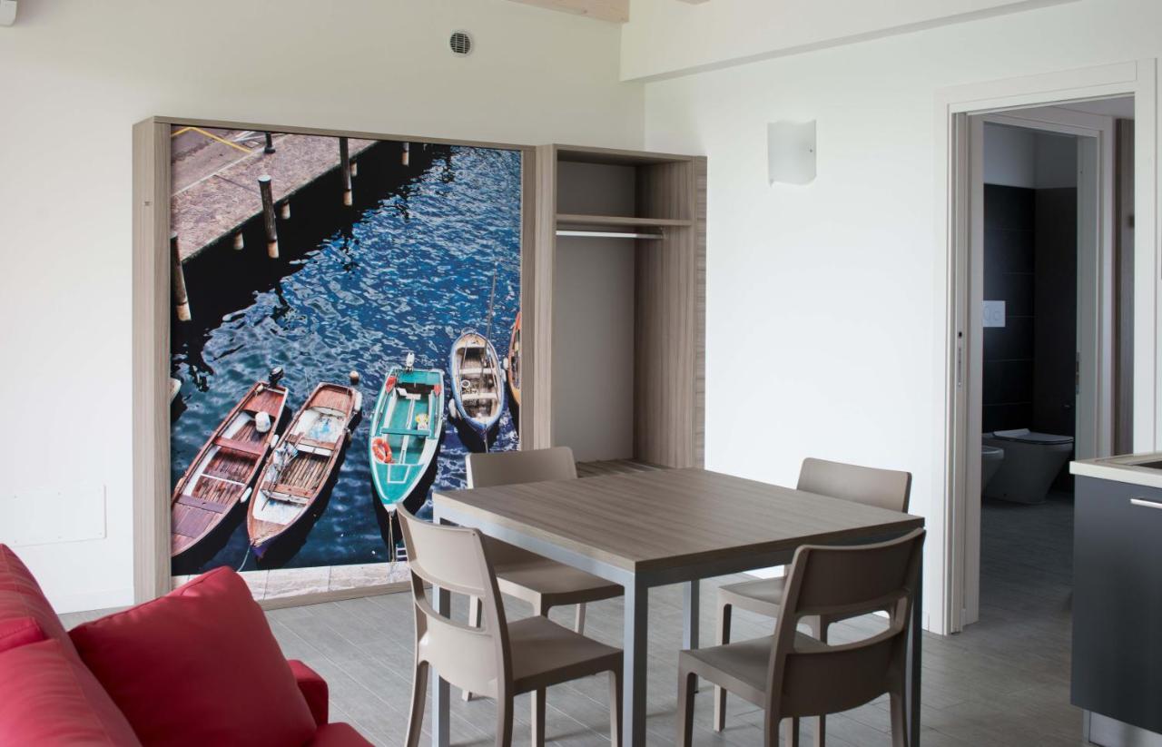 Elegance One-Bedroom Apartment Lake View