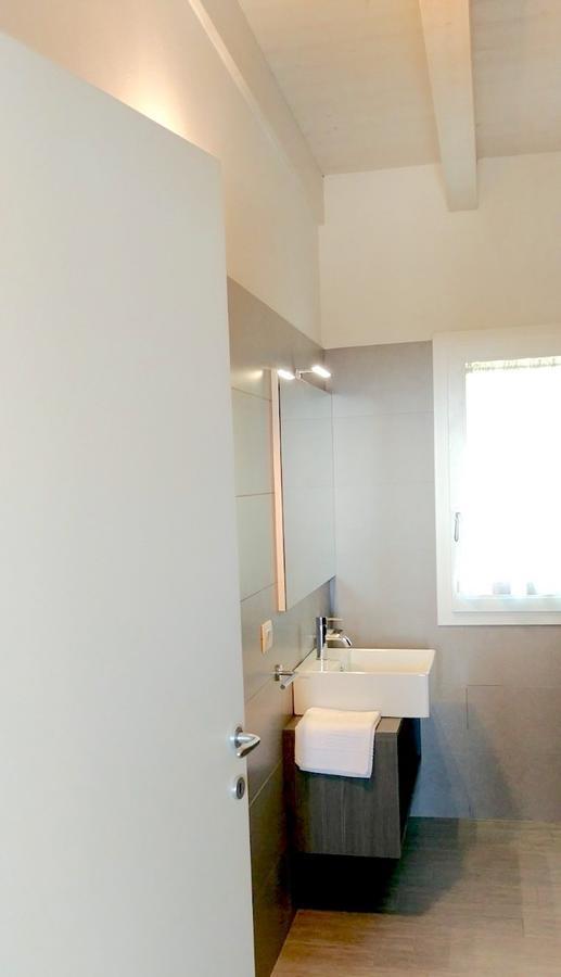 Elegance One-Bedroom Apartment Lake View