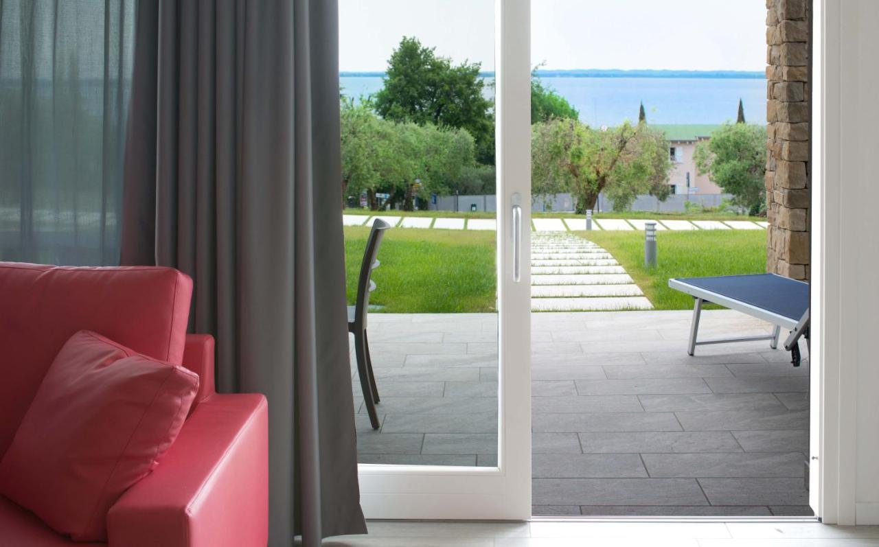 Elegance One-Bedroom Apartment Lake View