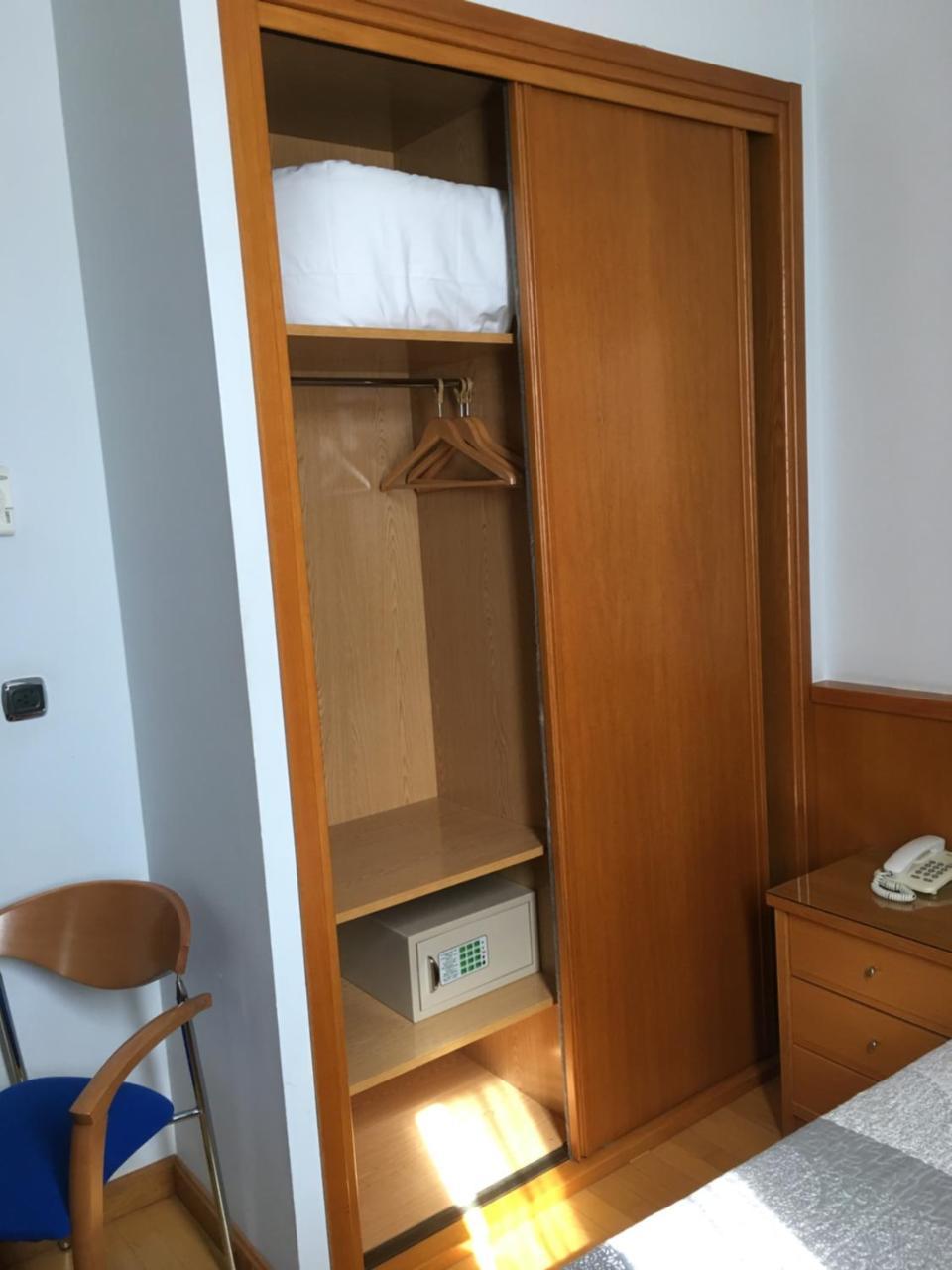 Single Room,724748017:JPEG