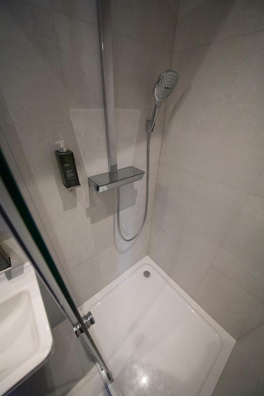 Double Room with Extra Bed,749926028:JPEG