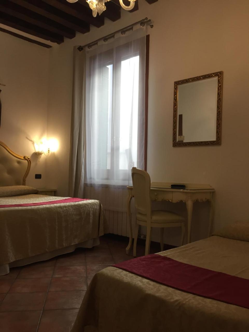 Dreibettzimmer mit eigenem Bad