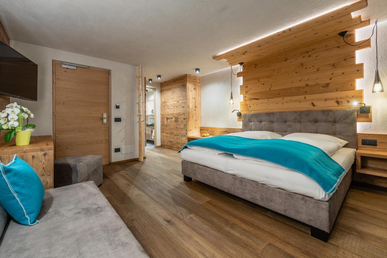 Deluxe Double Room with Balcony,750583652:JPEG