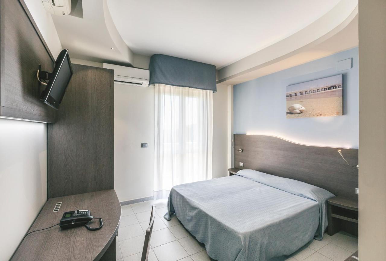 Double or Twin Room Sea View