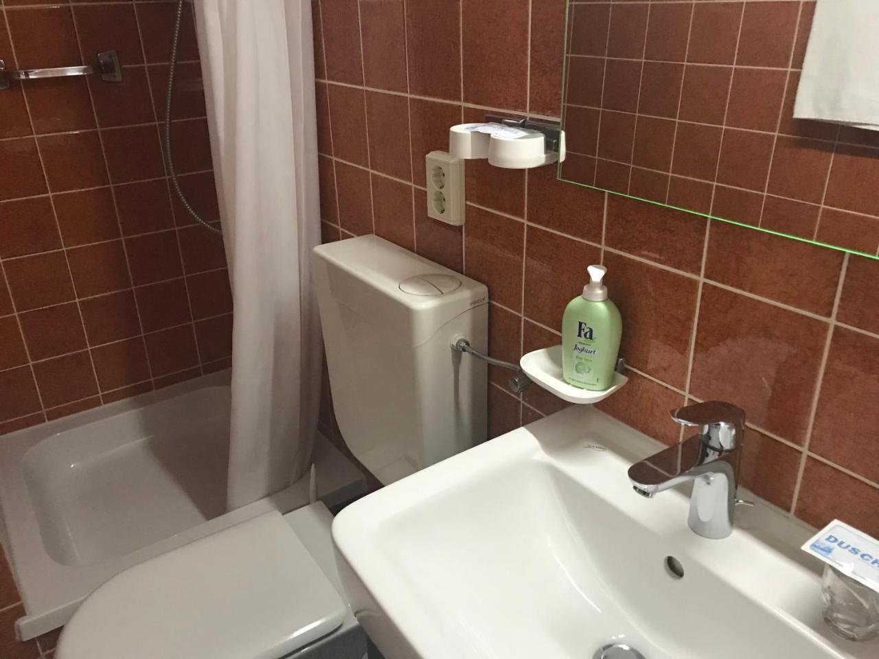 Small Double Room,769686142:JPEG