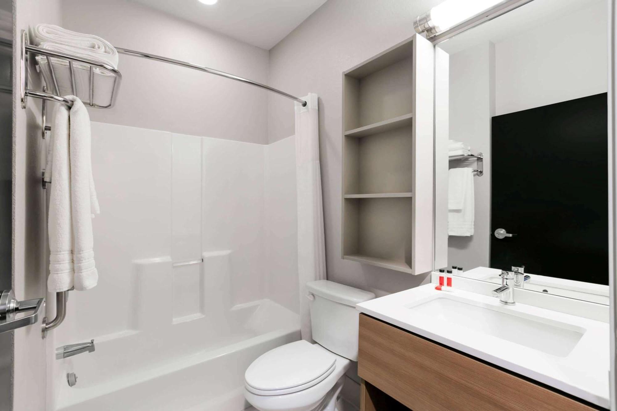 Deluxe Queen Room with Two Queen Beds - Non-Smoking,1283655214:JPEG