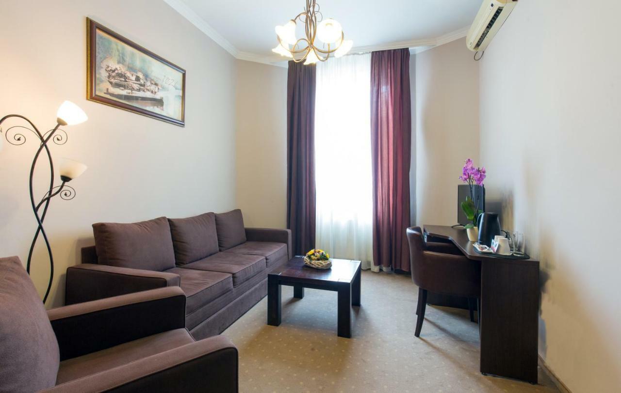 One-Bedroom Suite